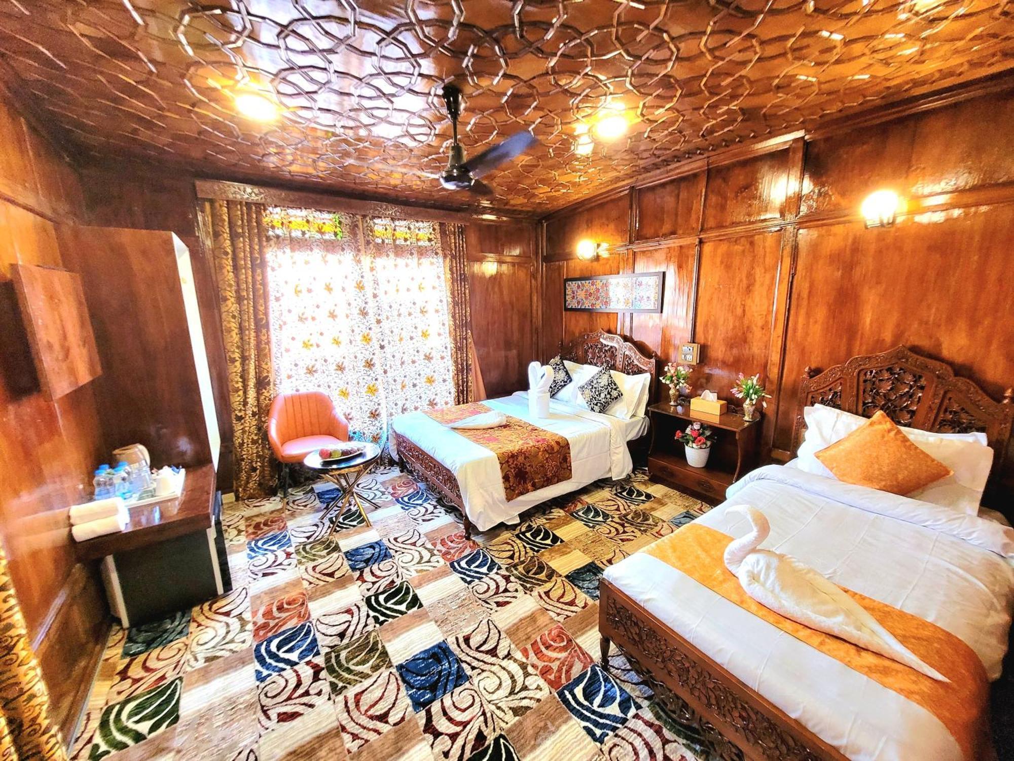 Aziz Palace Group Of Houseboats Srīnagar Eksteriør billede