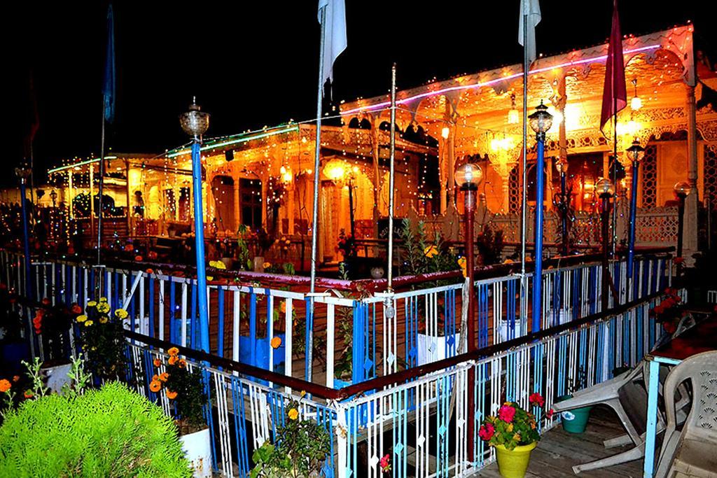 Aziz Palace Group Of Houseboats Srīnagar Eksteriør billede